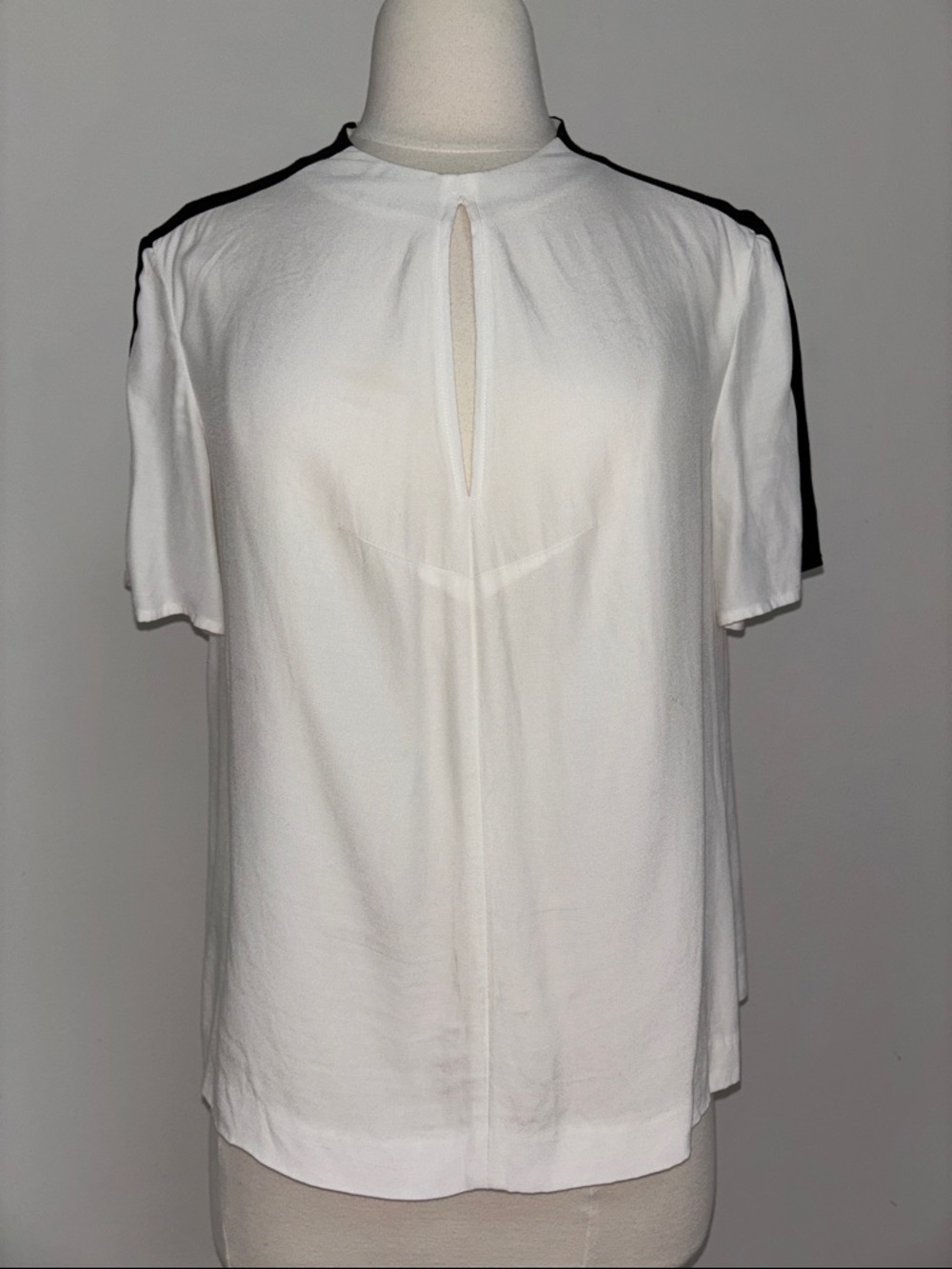TY-LR Split-Sleeve Blouse with Black Shoulder Stripe